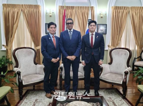 김용태 의원과 트리비다드 토바고 하원의장 면담(좌로부터 주 트리니다드 토바고 대한민국 권세중 대사, Jagdeo Singh 작데오 싱 트리니다드토바고 하원의장, 김용태 의원)