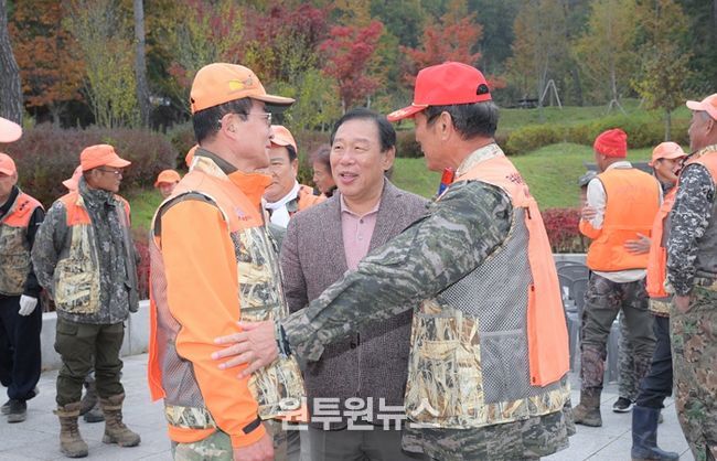 최민호 세종시장, 유해야생동물 피해방지단과 현장소통