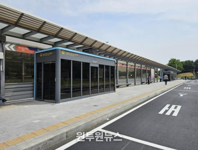 오이도역 버스정류소에 위치한 '스마트 셸터'