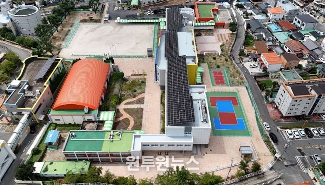 창녕초 본관동 전경