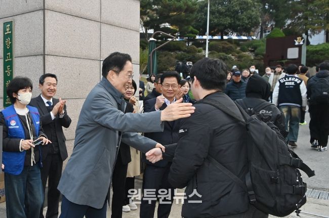 임종식 경북교육감 수능 당일 시험장 방문하여 수험생 격려(포항고등학교)