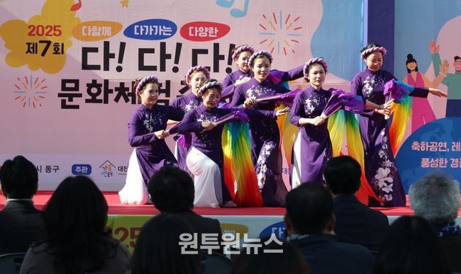 ‘다다다 문화체험 축제’에서 주민들이 다양한 체험 프로그램에 참여하고 있는 모습