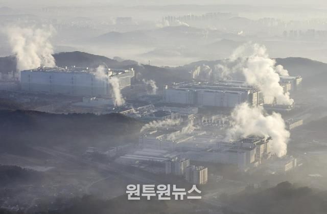 삼성디스플레이 전경. 아산시의 꾸준한 성장에는 대기업과 유관 기업 등 양질의 일자리가 주요했다.