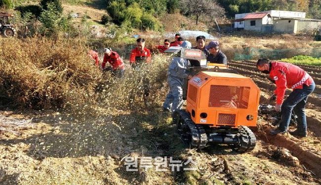 영농부산물 파쇄 모습