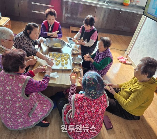 경로당 여가문화사업 우수시책 특별프로그램 ‘호떡 만들기’ 수업