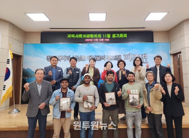 노순택 작가, 외국인 근로자 촬영한 사진 및 앨범 선물