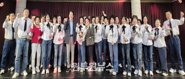 수원시 영통구 광교2동 라온시니어 합창단, 주민 환호 속에 정기연주회 성료