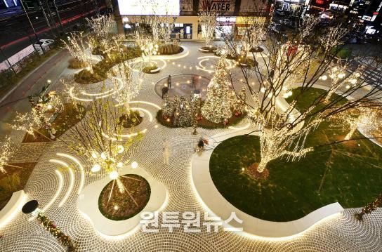 2025년 11월 17일_다사광장 크리스마스 경관조명 사진 1(2024년 다사광장 크리스마스 경관조명)
