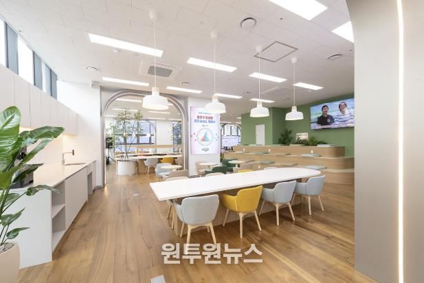 ‘양천공공오’ 2층 카페테리아 모습