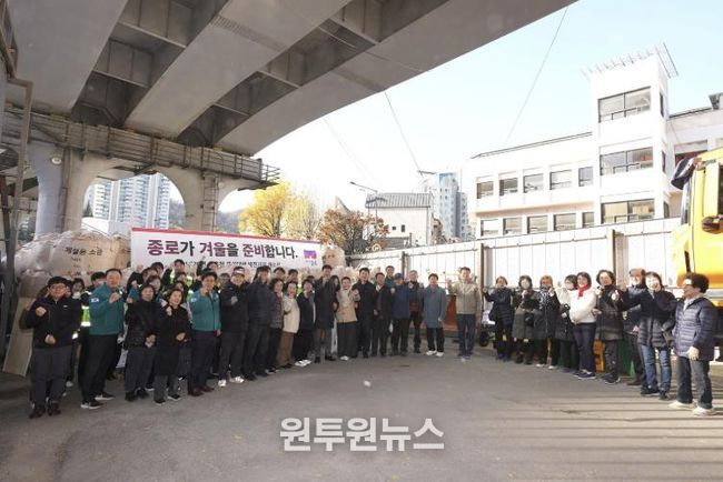 제설발진기지(행촌동 180-2) 개소식에 참석한 정문헌 종로구청장