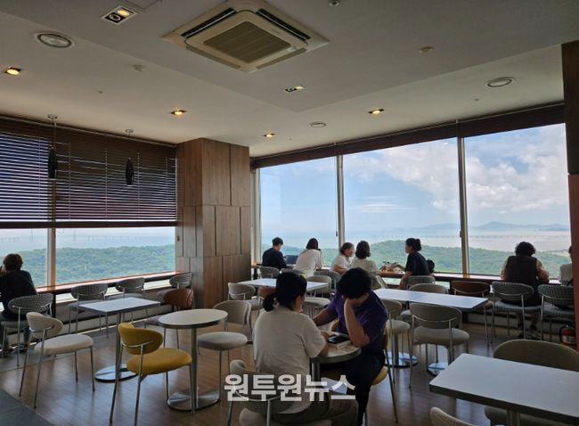 하늘마루 우미린2단지 실버카페서 입주민들과 소통