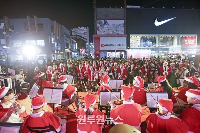 2025 신포문화의거리 크리스마스 트리 축제 개최