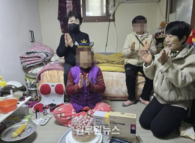 수원시 팔달구 지동, 홀몸어르신께 따뜻한 생신 축하와 선물 전달