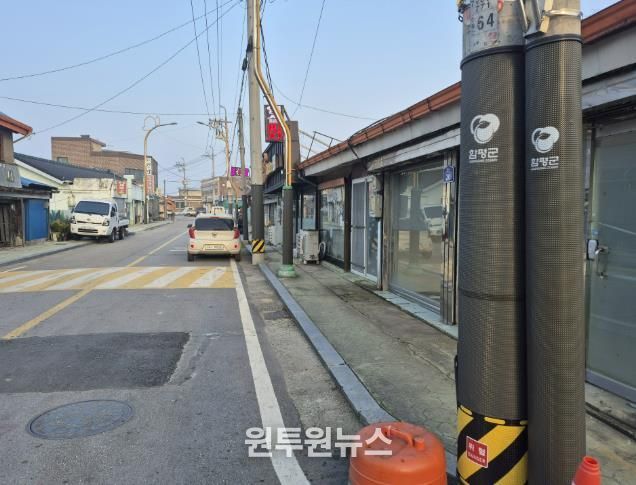 불법광고물 부착방지물 설치 사진