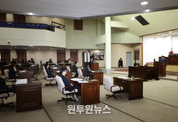 군포시의회는 11월 4일 개회한 제284회 임시회를 19일 폐회했다.