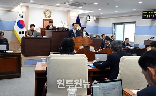 11월 20일 열린 남해군의회 제289회 제2차 정례회 제1차 본회의 전경