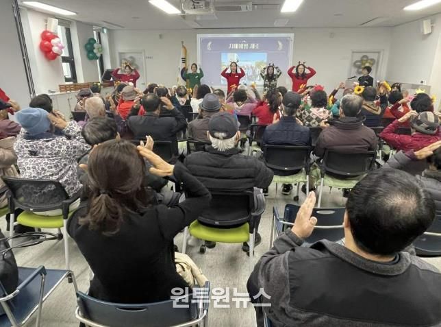 치매안심센터 송년회 사진