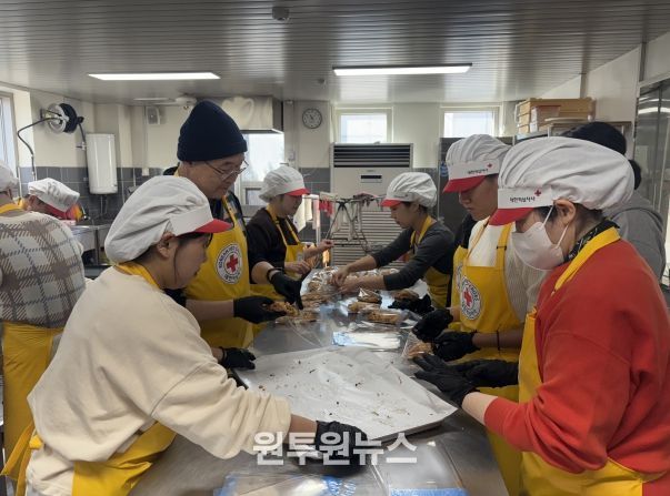강원역사문화연구원, ‘사랑의 빵 나눔 봉사 활동’ 실시