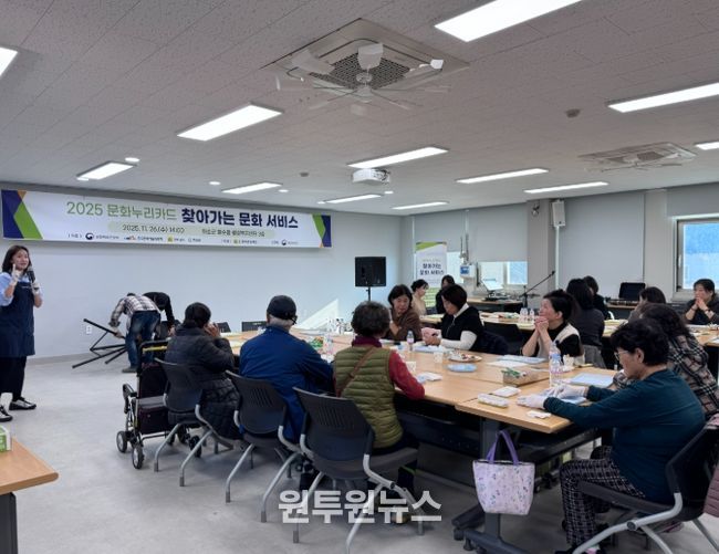 찾아가는 문화서비스’ 행사 중 공예 체험 모습