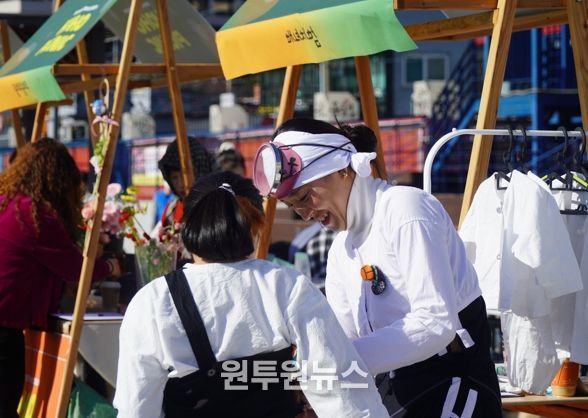 거제시 장승포 수변공원에서 열린‘호호피크닉’성황리 종료 지역상권과 로컬푸드를 잇는‘소풍같은 행사’로 호응