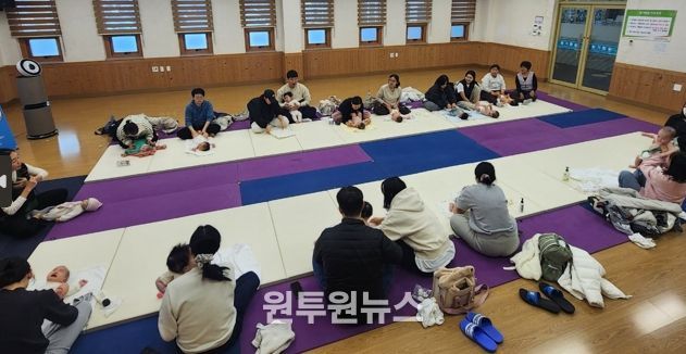 나주시보건소 빛가람건강생활지원센터가 ‘오감터치 베이비마사지교실’ 프로그램을 성공적으로 마무리했다.