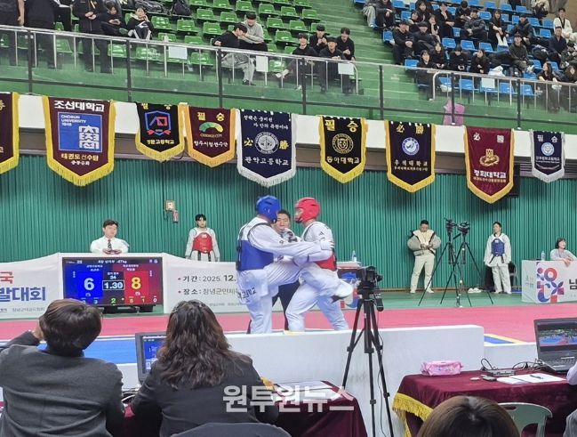 1. 창녕군에서 펼쳐진 전국남여우수선수선발권대회에서 참가자들이 열띤 경기를 펼치고 있다.