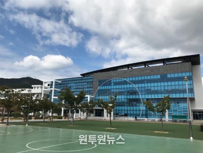 경상남도청소년성문화센터 팀원과 동반자, 경상남도지사 표창-사천시복지청소년재단 전경