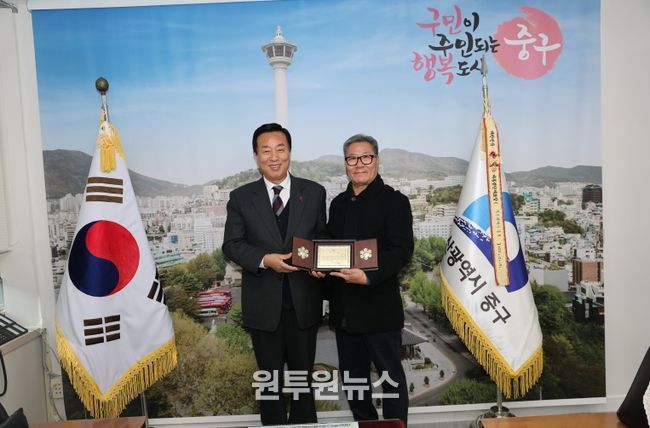 부산 중구, (사)중구전통시장연합회 三多사업 추진 감사패 수여 및 이웃돕기 성품 기탁식 개최