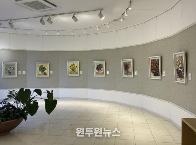 화정도서관 ‘도서관에서 만나는 고양작가(박철)’ 전시