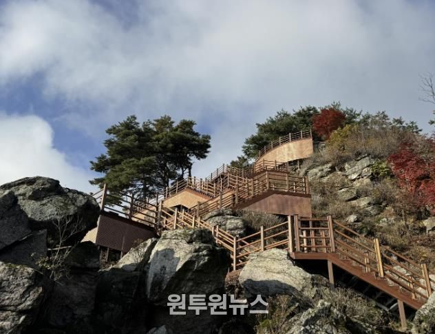 포천시, 왕방산(관모봉) 나무 계단 설치 완료