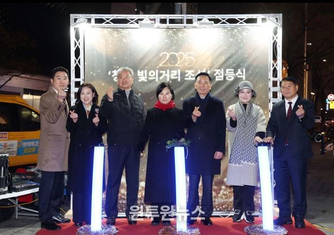 청담 '빛의 거리' 점등식