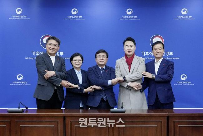 오언석 도봉구청장은 지난 12월 9일 기후에너지환경부 한강홍수통제소에서 열린 ‘기후부-동북4구 간담회’에 참석해 도봉구 주요 현안에 대한 기후부의 적극적인 협조를 요청했다. 사진은 참석자 단체 사진