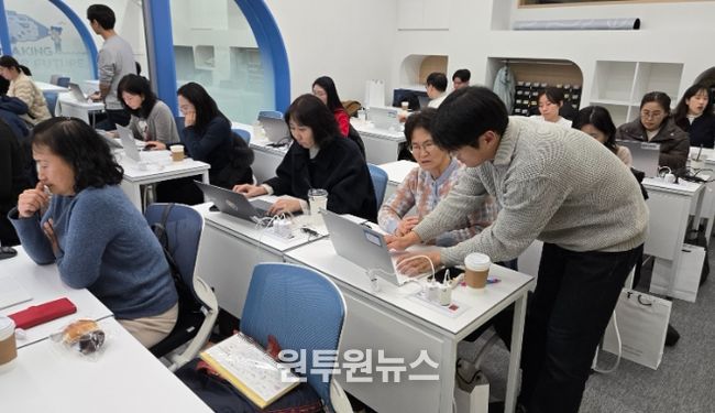 디지털 기반 교육혁신을 위한 ‘가르침에서 돋움으로’ 연수