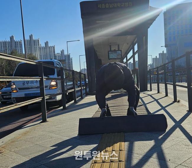 매트 설치 작업모습