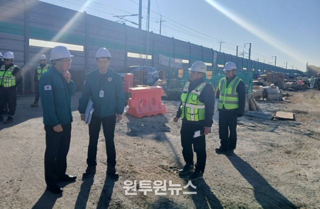 김석웅 광산구 부구청장 등이 12일 공공 건설공사장인 우산동 우수 저류시설 조성 현장을 찾아 안전관리 실태를 점검했다.