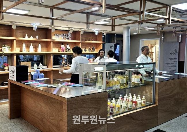 교육 중인 어르신들