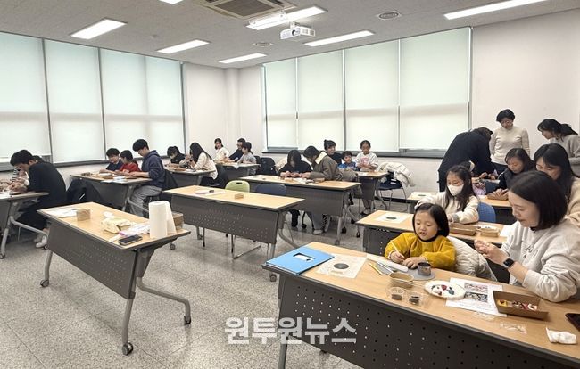 함안군립 칠원도서관, ‘어린이 체험행사’ 성료(송편체험)