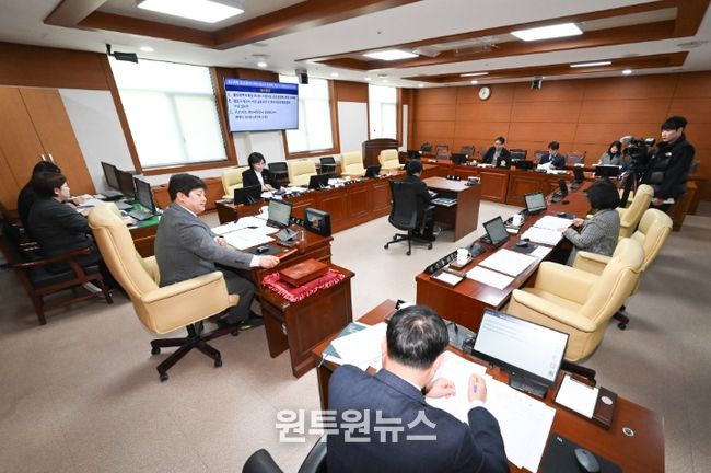 의회운영위원회, 울산광역시의회 국내외 지방의회 교류협력에 관한 조례안 등 심사