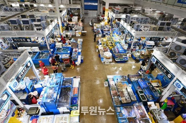 수원시농수산물도매시장 수산동 전경