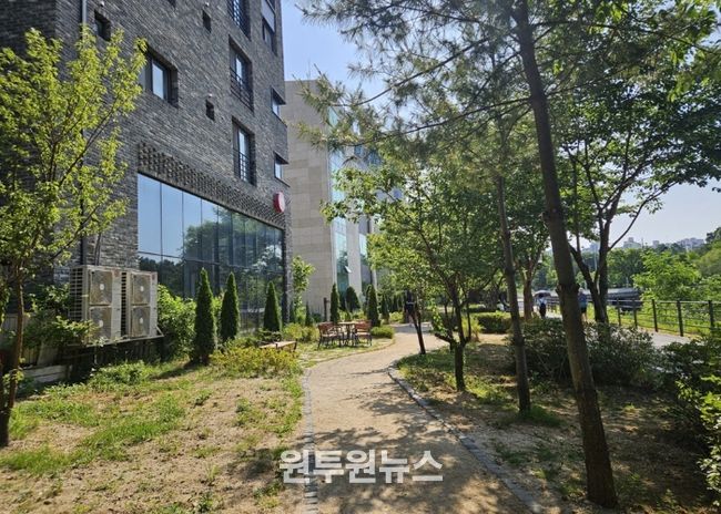 민락천변 쌈지공원 오솔길 및 쉼터