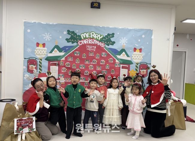 행복드림종합사회복지관 몰래산타 행사 사진.