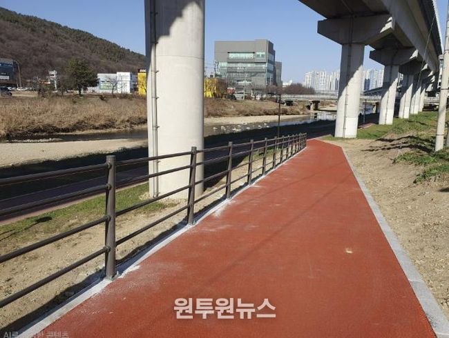 용인특례시 처인구가 고림동 103-48번지 일대 경안천에 진입로를 조성했다.