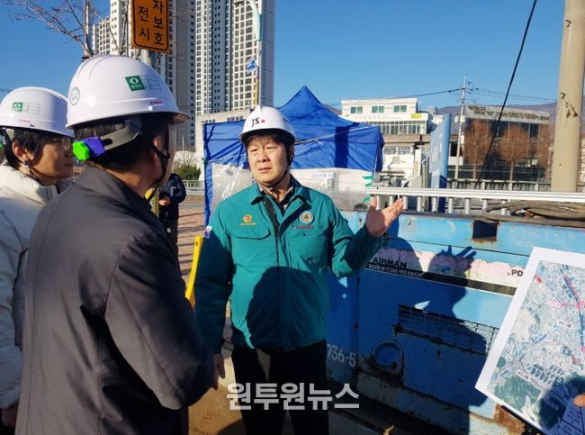 공진혁 운영위원장, 회야하수처리구역 차집관로 정비공사 현장점검