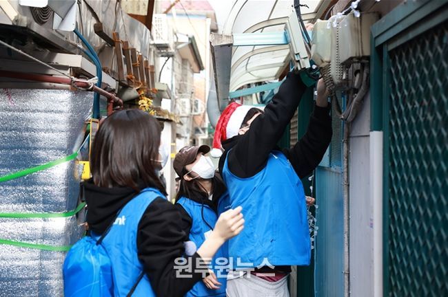 토스뱅크 임직원들이 돈의동 쪽방촌에서 주거환경개선 봉사활동을 펼쳤다