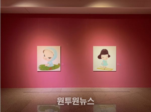 국제교류전 《바람과 숲의 대화》에서 전시 중인 나라 요시토모 작품 전경