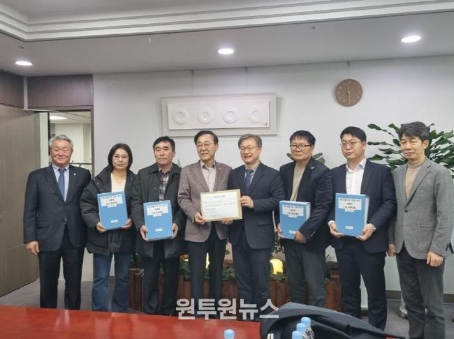 구로차량기지 이전 사업 주민 서명부 전달식 사진