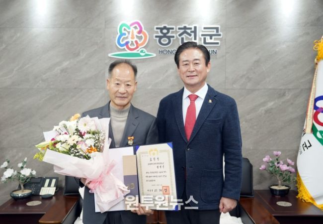 홍천군 정석신 씨, 국가상징 선양 공로로 대통령 표창