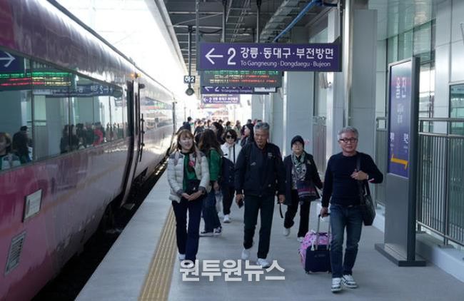 울진군, 바다·철도 잇는 이색 해맞이 관광 선보여