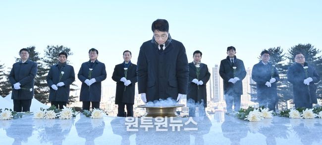 김정기 대구시장 권한대행, 2026년 병오년 앞산 충혼탑 신년 참배