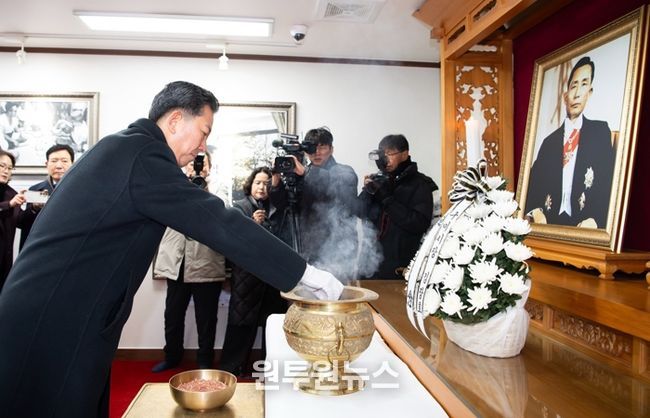 구미시, 병오년 새해 첫 일정으로 충혼탑 참배…새로운 도약 다짐